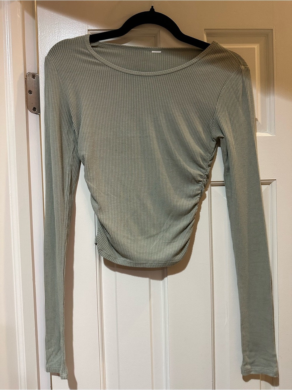 ALO Yoga Long-Sleeve Ruched Ribbed Top - Sage Green